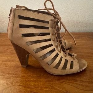Tie up chunky heels sz 6 1/2
